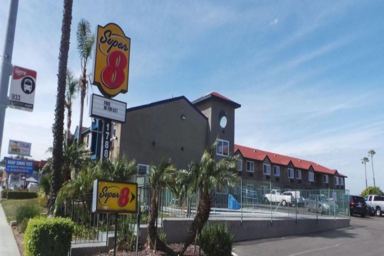 Super 8 By Wyndham San Diego/Imperial Beach Eksteriør billede
