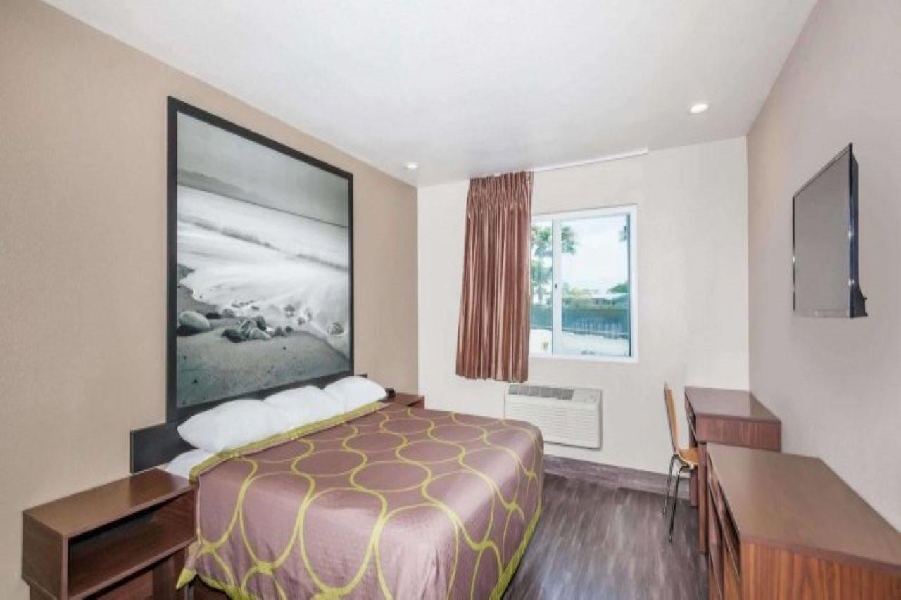 Super 8 By Wyndham San Diego/Imperial Beach Eksteriør billede