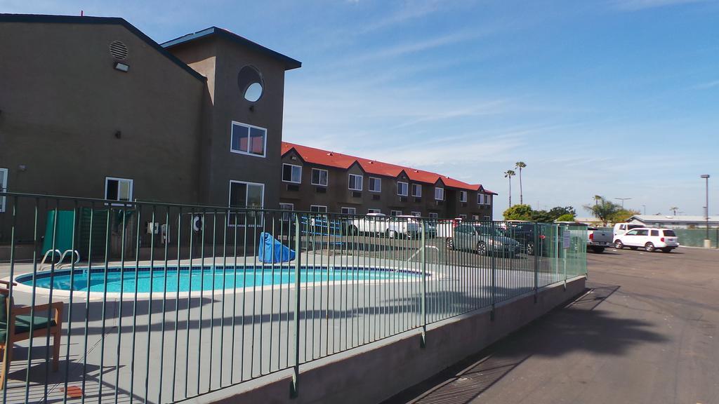 Super 8 By Wyndham San Diego/Imperial Beach Eksteriør billede