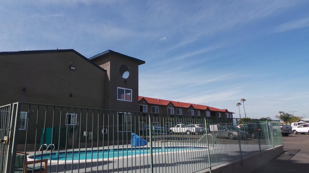 Super 8 By Wyndham San Diego/Imperial Beach Eksteriør billede