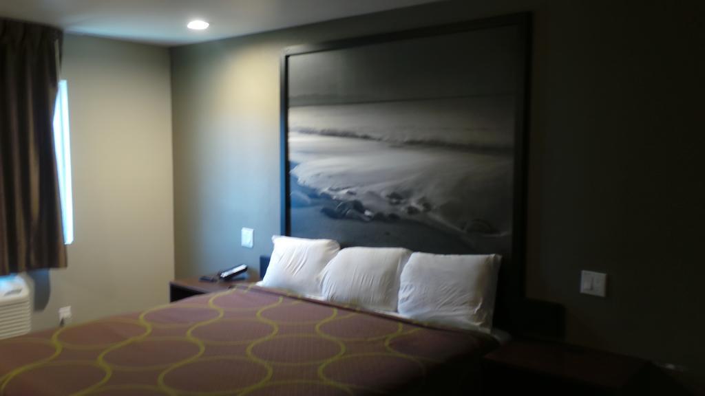 Super 8 By Wyndham San Diego/Imperial Beach Eksteriør billede