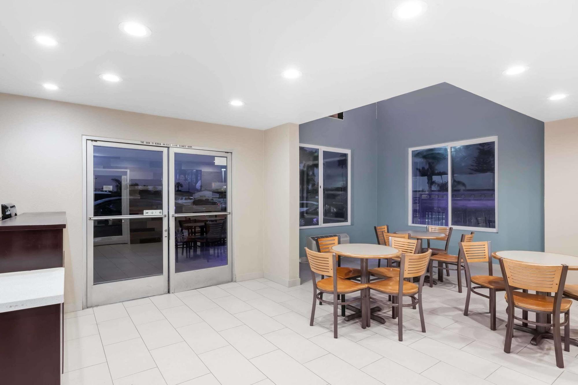 Super 8 By Wyndham San Diego/Imperial Beach Eksteriør billede