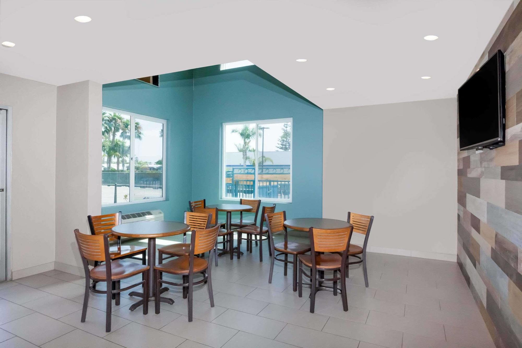 Super 8 By Wyndham San Diego/Imperial Beach Eksteriør billede