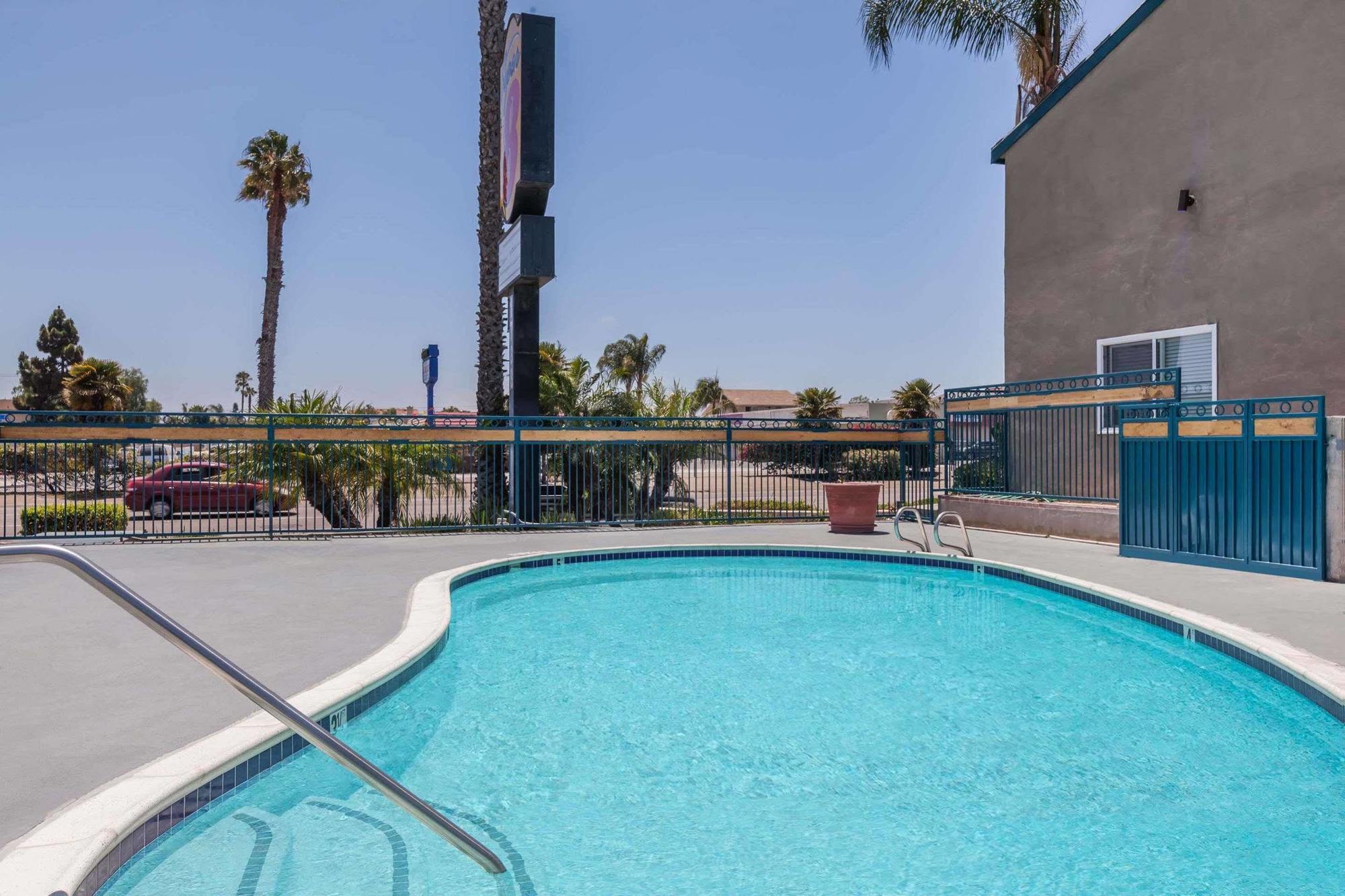 Super 8 By Wyndham San Diego/Imperial Beach Eksteriør billede