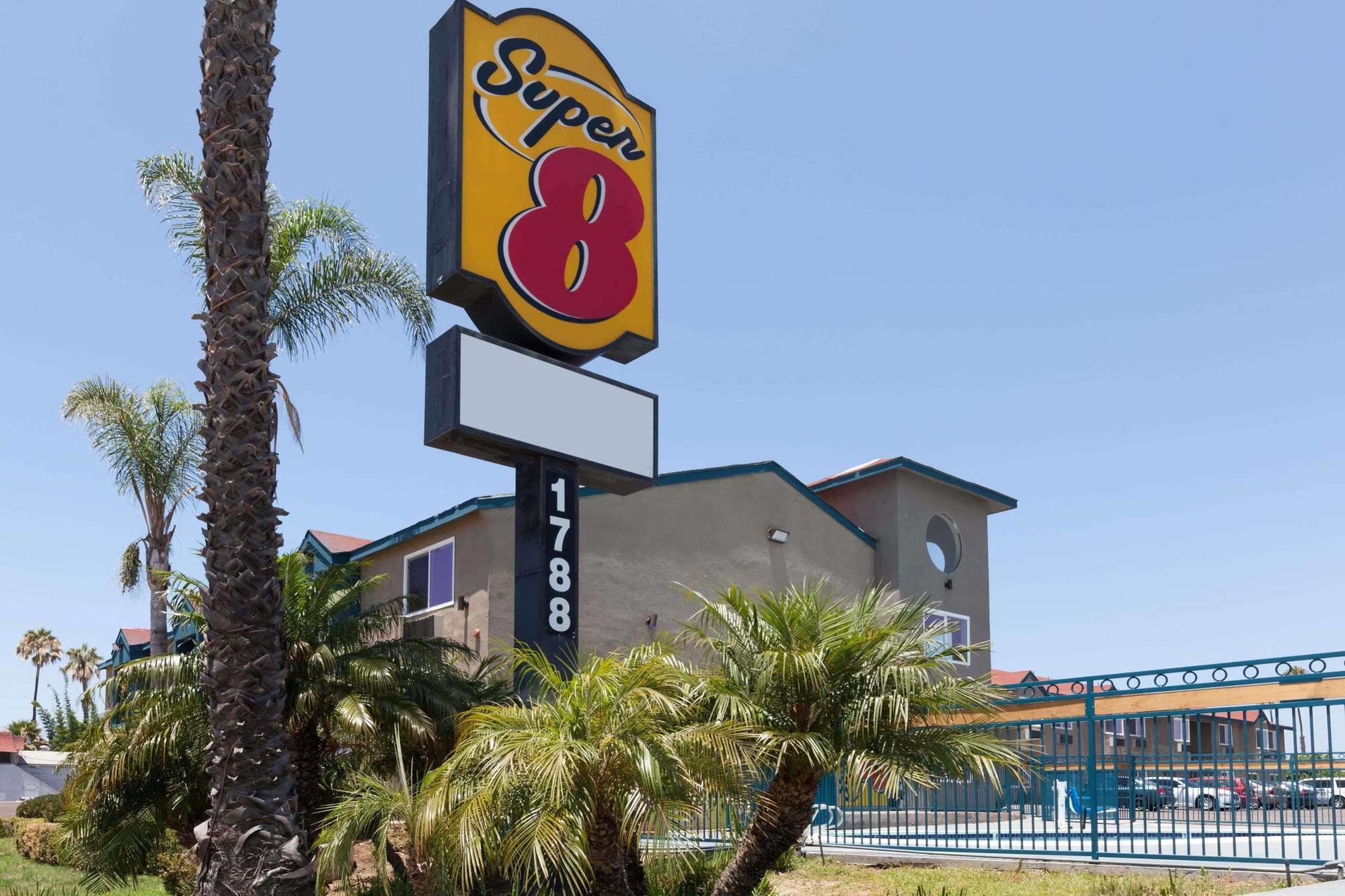 Super 8 By Wyndham San Diego/Imperial Beach Eksteriør billede